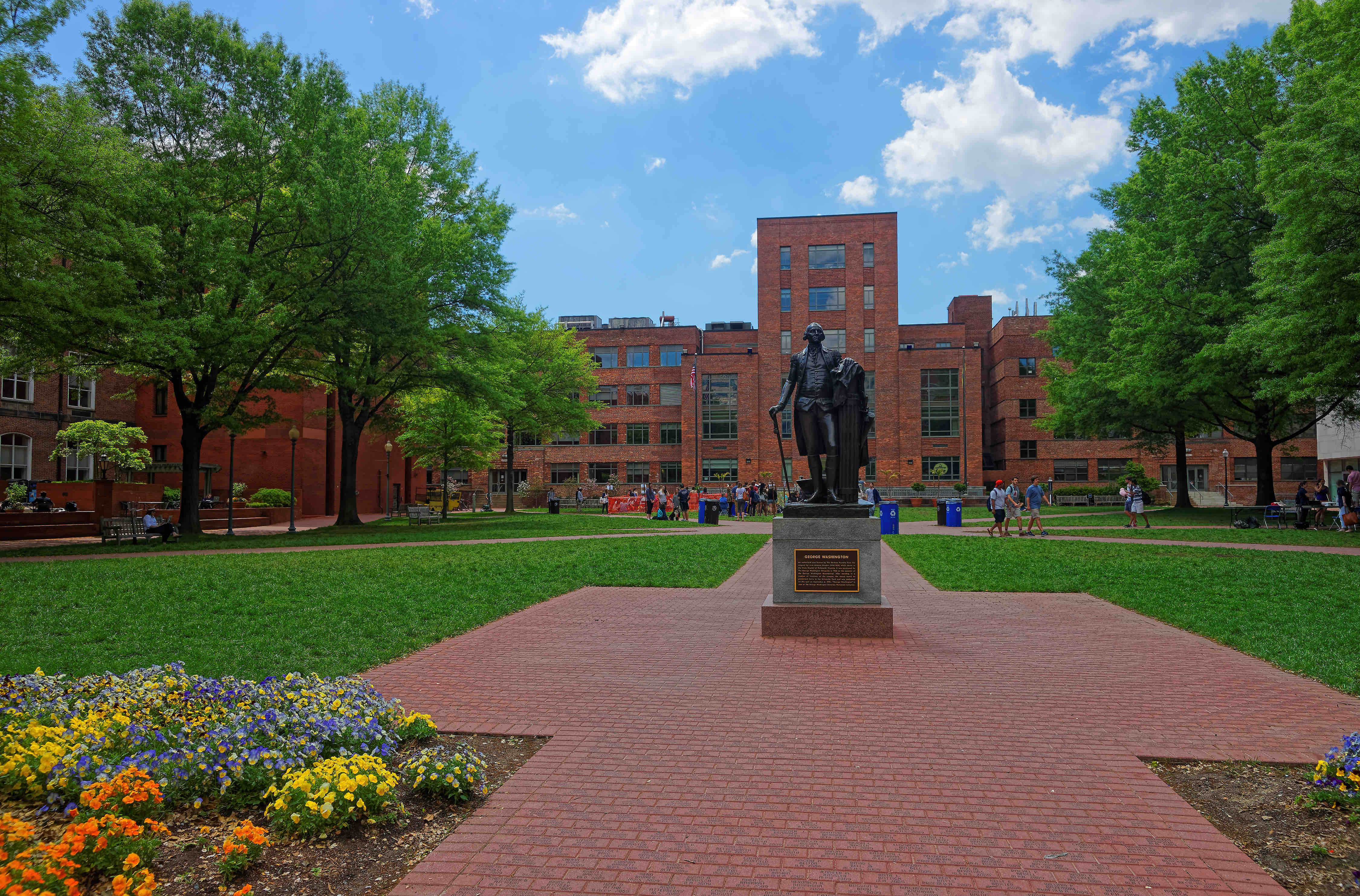Washington statue in George Washington University